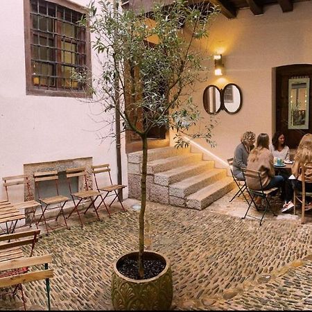 Quartier Leon Hostel Jabalquinto Экстерьер фото