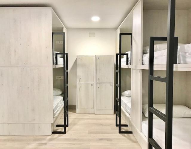 Quartier Leon Hostel Jabalquinto Экстерьер фото