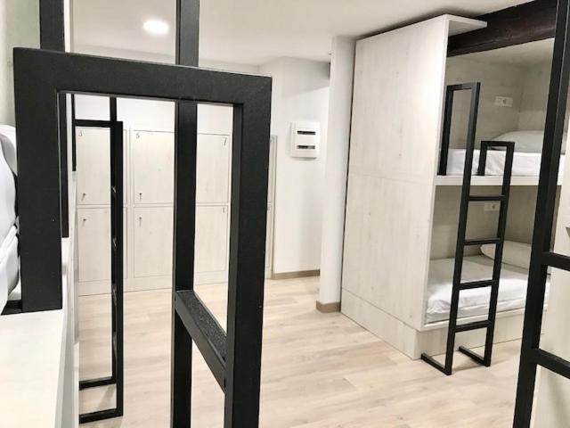 Quartier Leon Hostel Jabalquinto Экстерьер фото