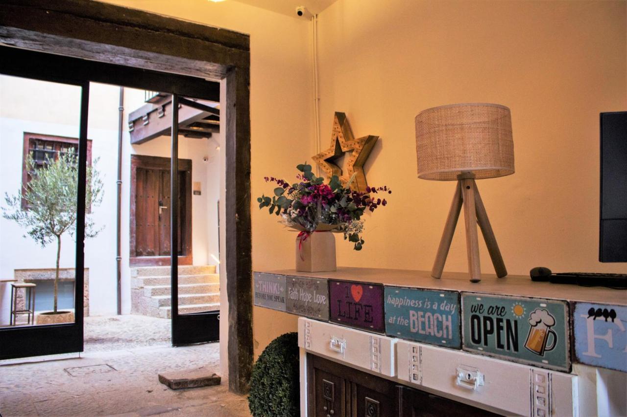 Quartier Leon Hostel Jabalquinto Экстерьер фото